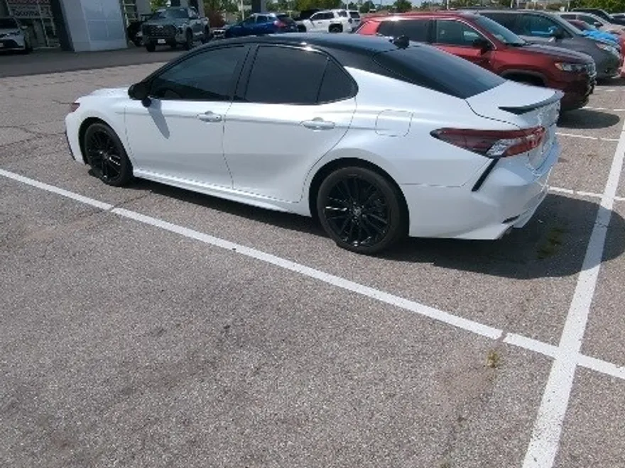 2022 Toyota Camry Hybrid XSE photo 1