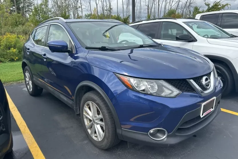 2018 Nissan Rogue Sport SV photo 1