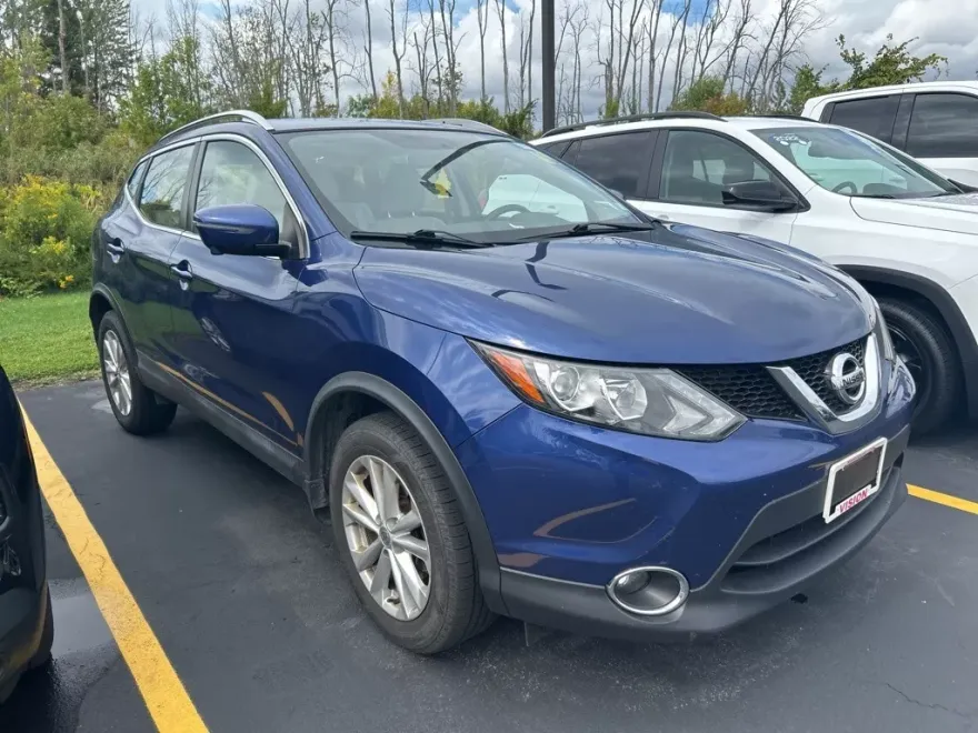 2018 Nissan Rogue Sport SV photo 1