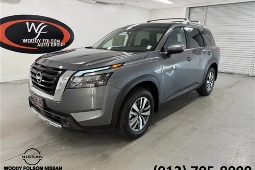 2025 Nissan Pathfinder SL photo 1