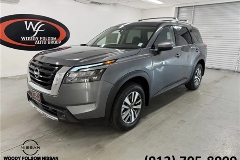 2025 Nissan Pathfinder SL photo 1