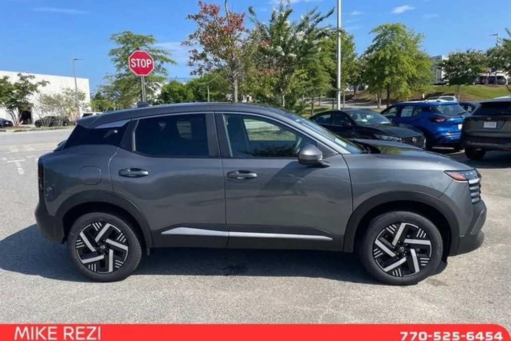 2025 Nissan Kicks SV photo 1