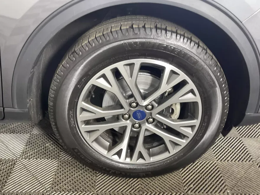2022 Ford Escape SEL photo 1