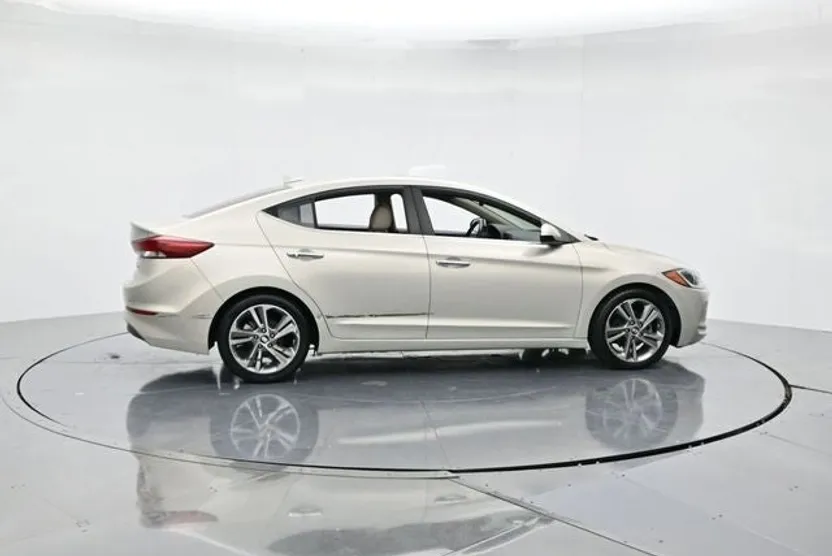 2017 Hyundai Elantra Limited photo 1