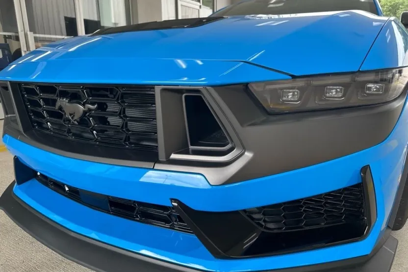 2025 Ford Mustang Dark Horse photo 1