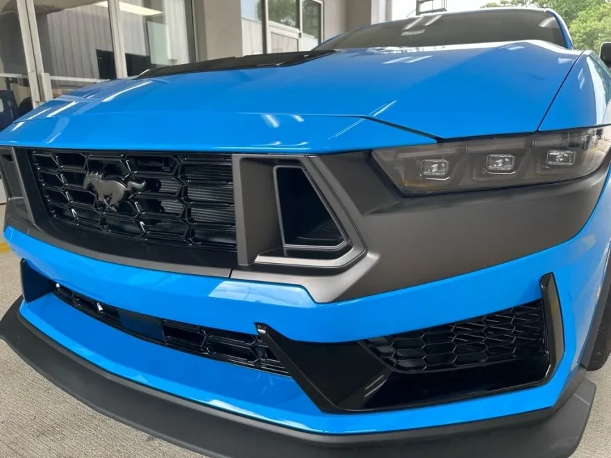 2025 Ford Mustang Dark Horse photo 1