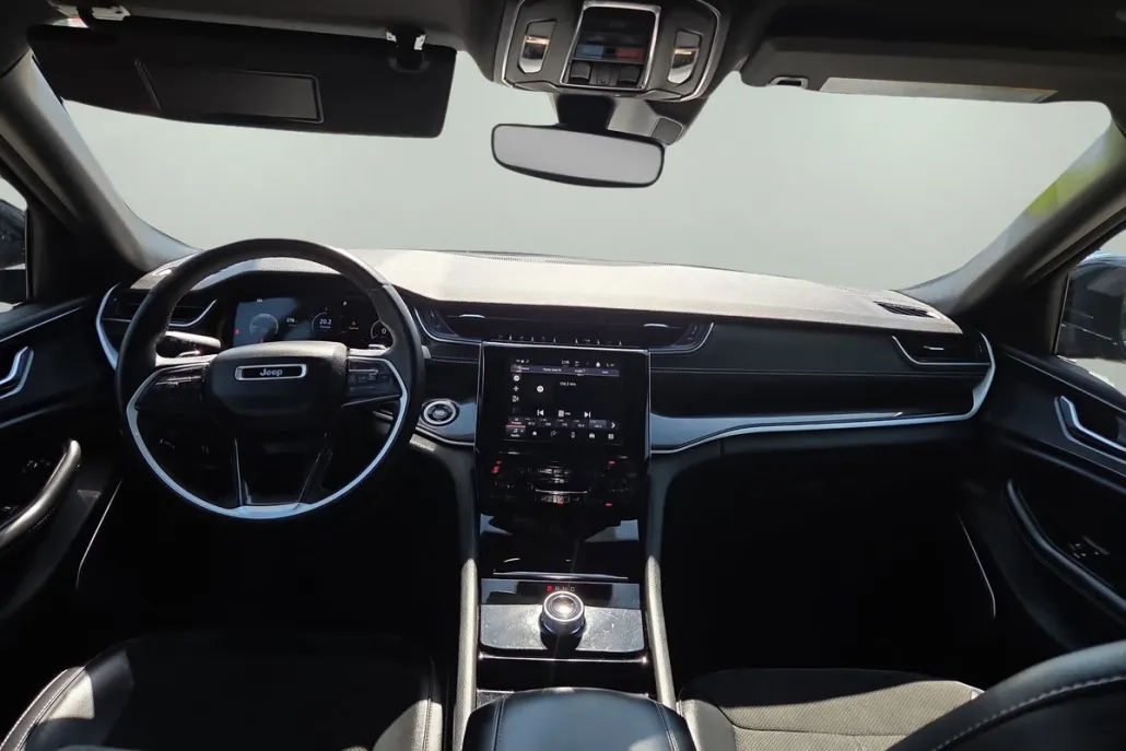 2022 Jeep Grand Cherokee Laredo Altitude photo 1