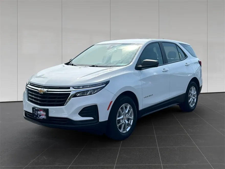 2022 Chevrolet Equinox LS photo 1