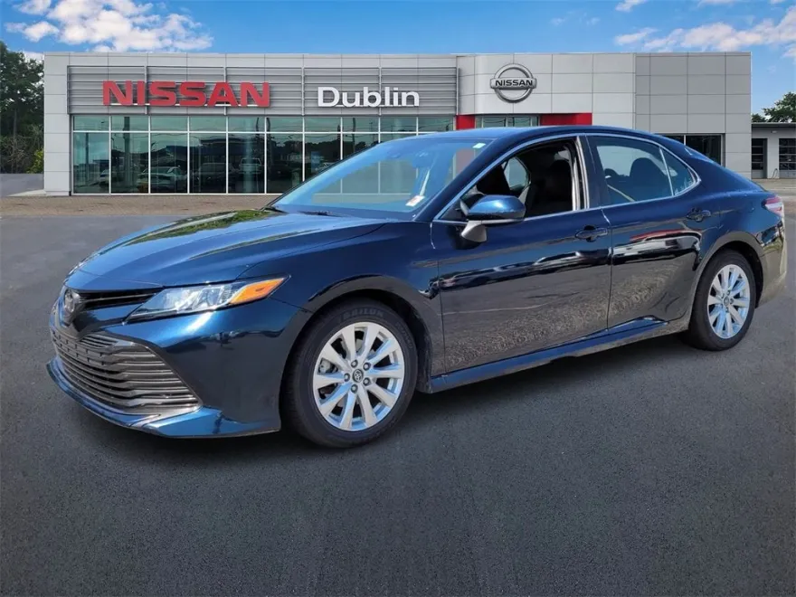 2019 Toyota Camry LE photo 1