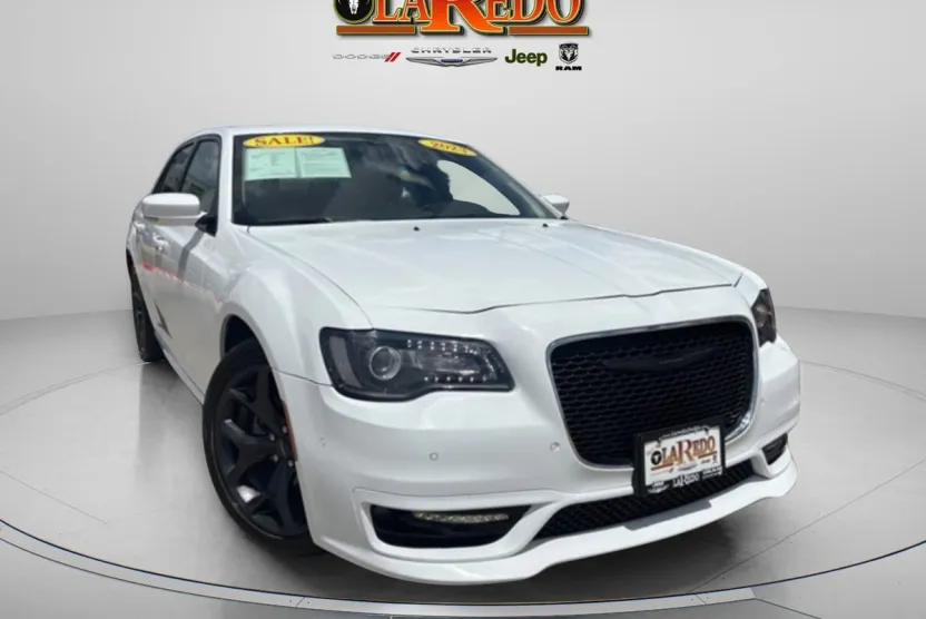 2023 Chrysler 300 Touring L photo 1