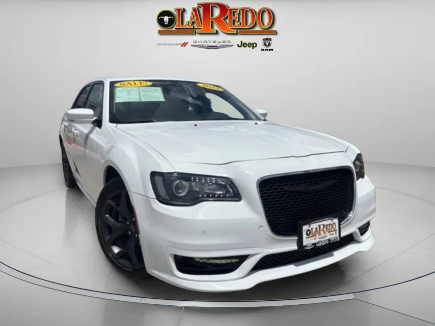 2023 Chrysler 300 Touring L photo 1