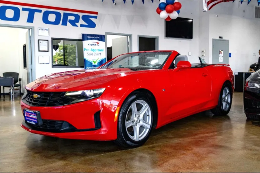 2020 Chevrolet Camaro 1LT photo 1