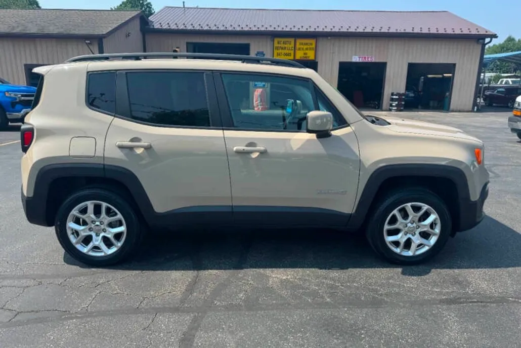 2016 Jeep Renegade Latitude photo 1