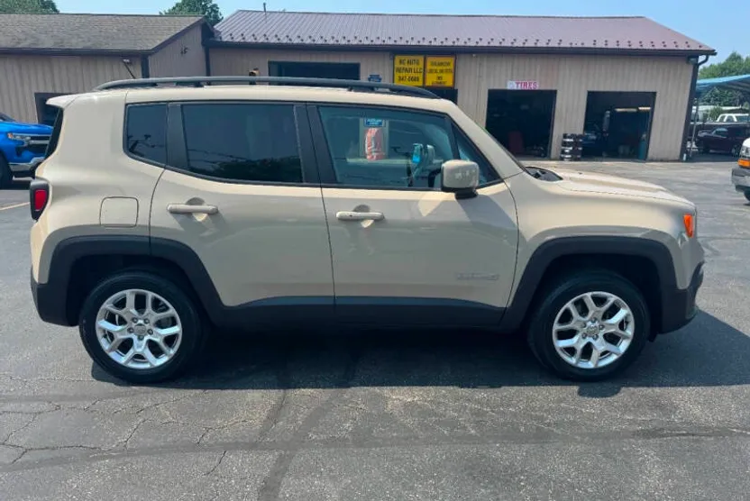 2016 Jeep Renegade Latitude photo 1