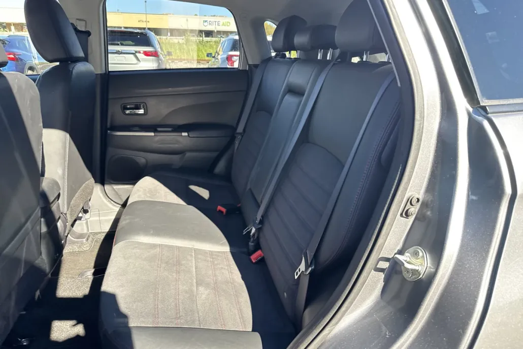 2024 Mitsubishi Outlander Sport S photo 1