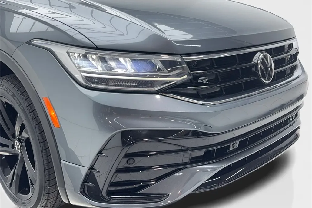 2023 Volkswagen Tiguan SE R-Line Black photo 1