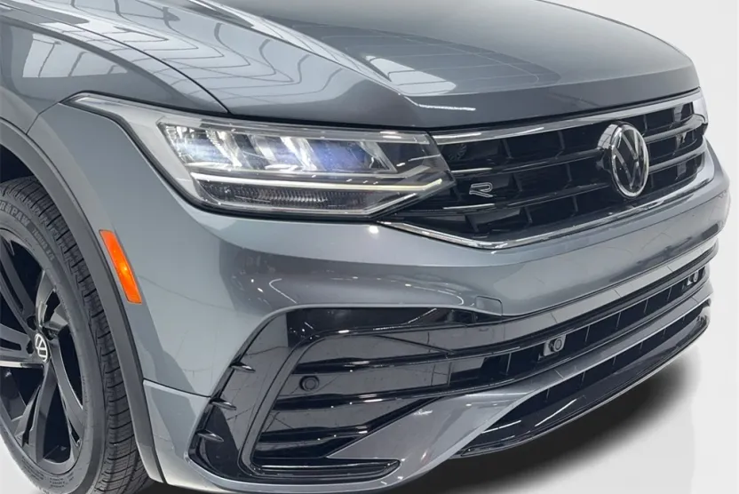 2023 Volkswagen Tiguan SE R-Line Black photo 1