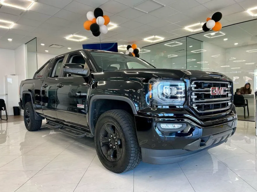 2017 Gmc Sierra 1500 SLT photo 1