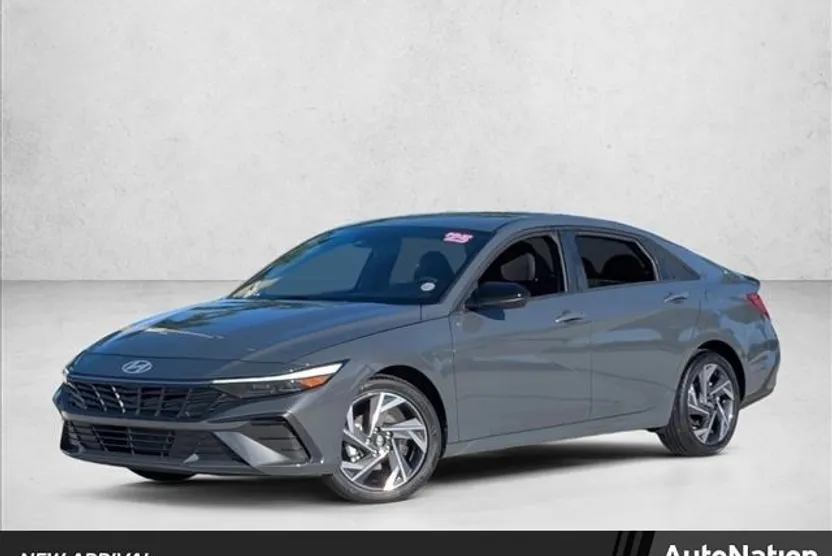 2025 Hyundai Elantra SEL Sport photo 1