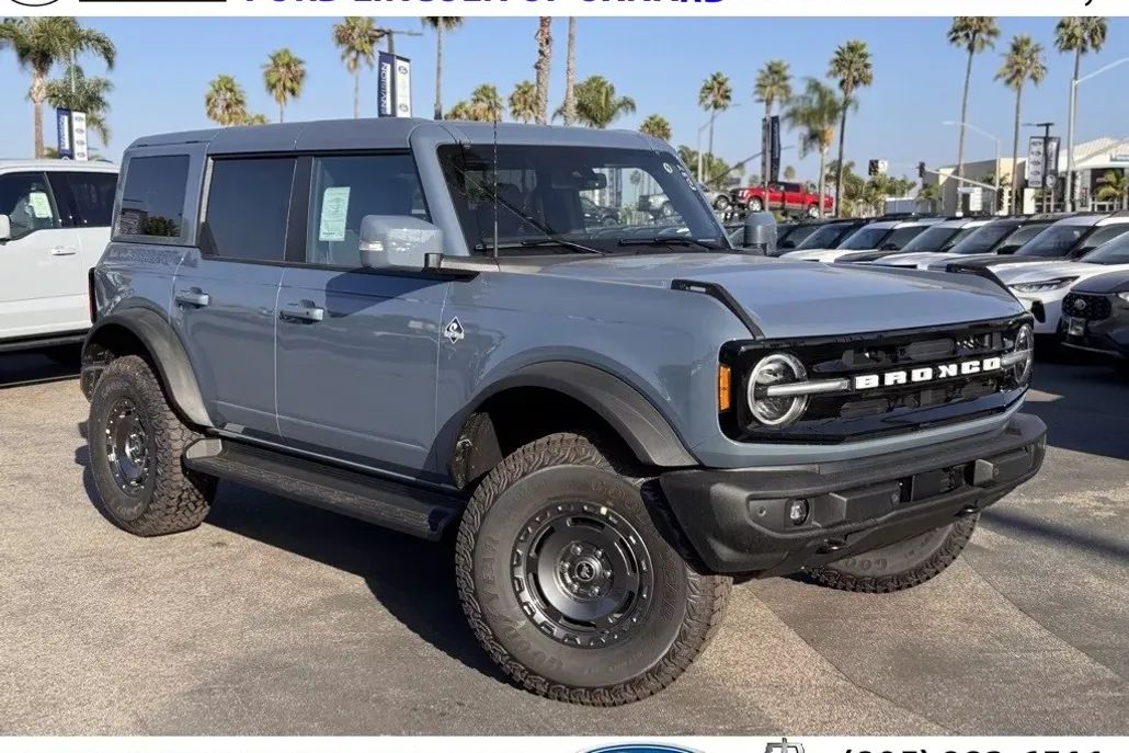2025 Ford Bronco Outer Banks photo 1