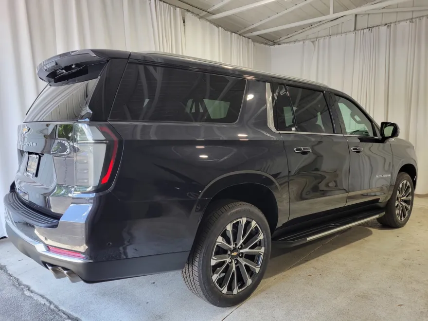 2025 Chevrolet Suburban High Country photo 1