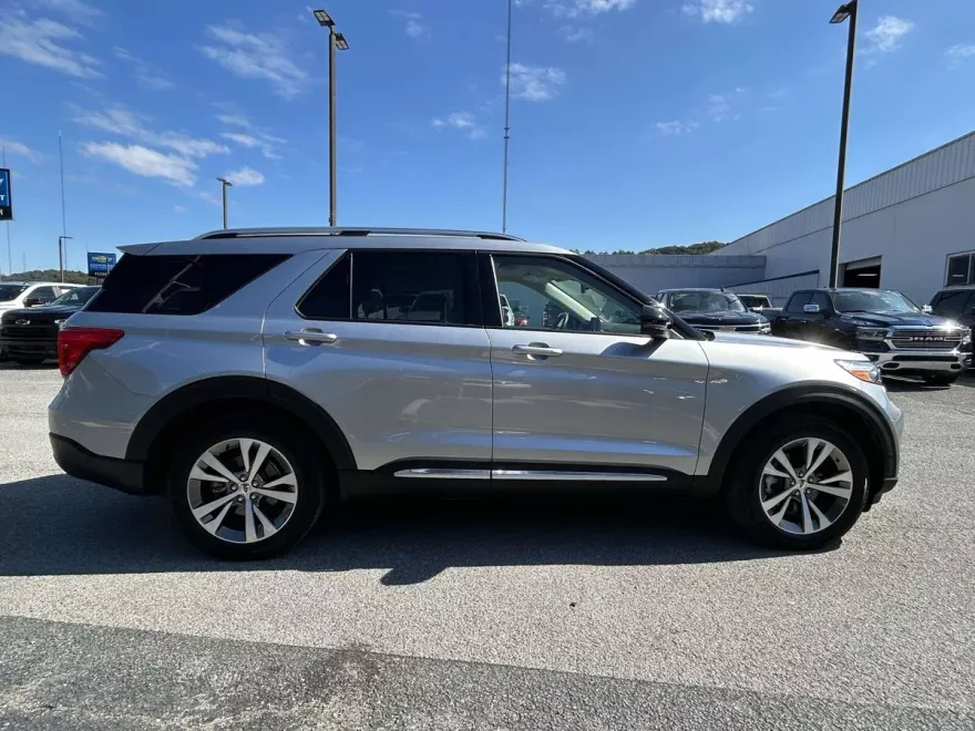 2020 Ford Explorer Platinum photo 1