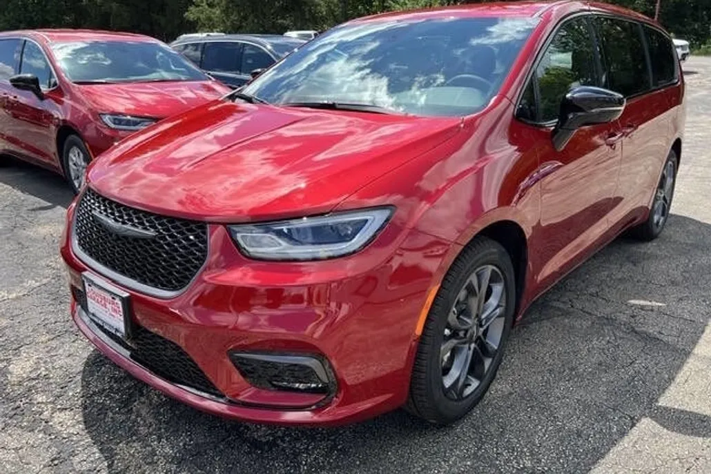2026 Chrysler Pacifica photo 1