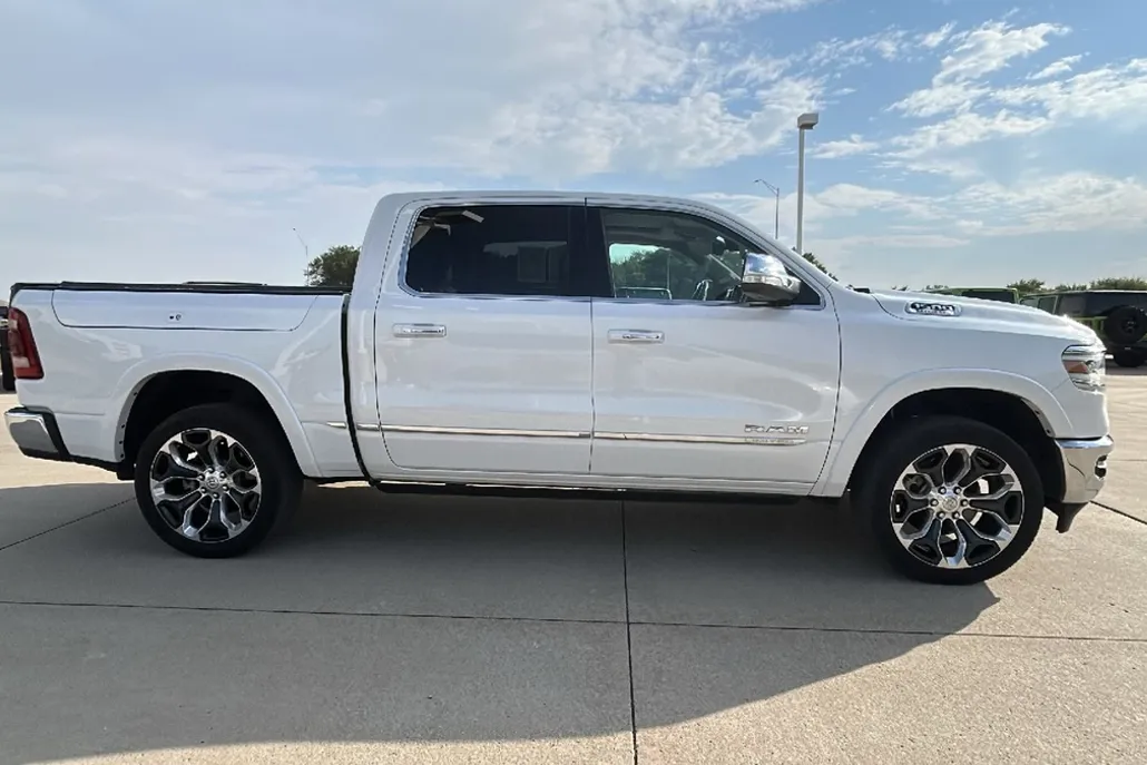 2022 Ram 1500 Limited photo 1