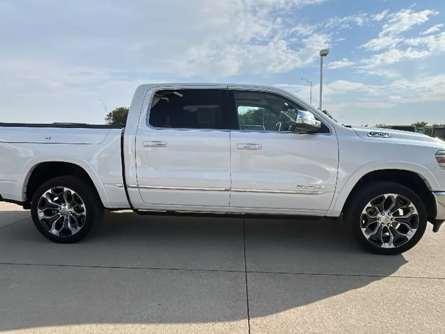 2022 Ram 1500 Limited photo 1