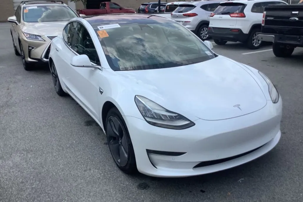 2018 Tesla Model 3 Long Range photo 1