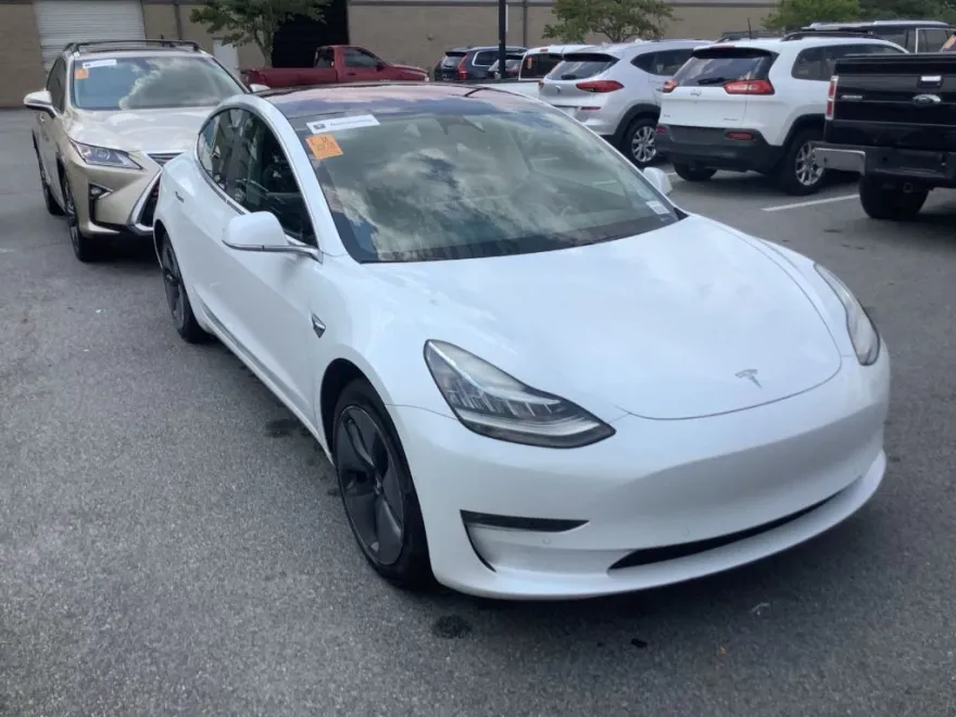 2018 Tesla Model 3 Long Range photo 1
