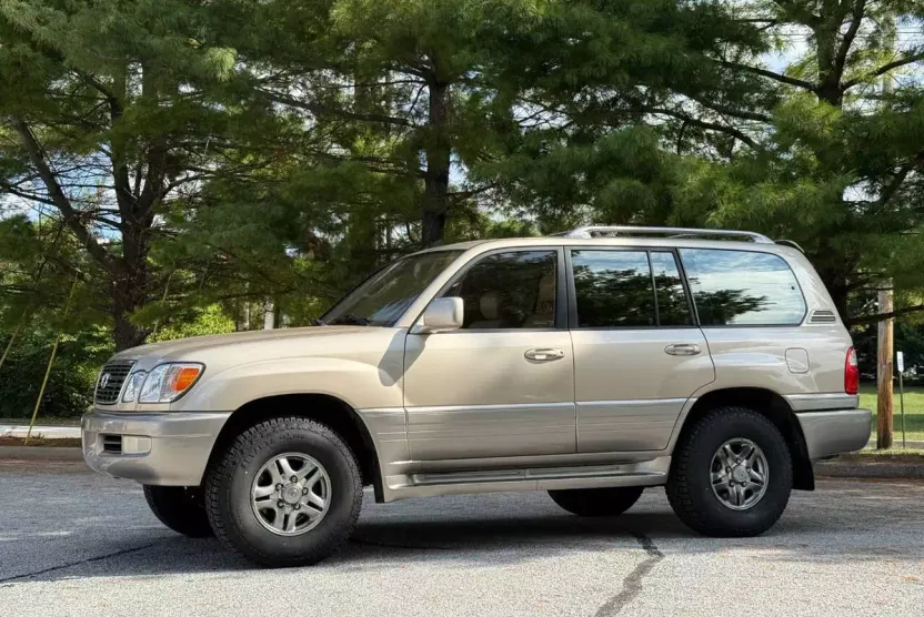 2001 Lexus LX 470 Base photo 1