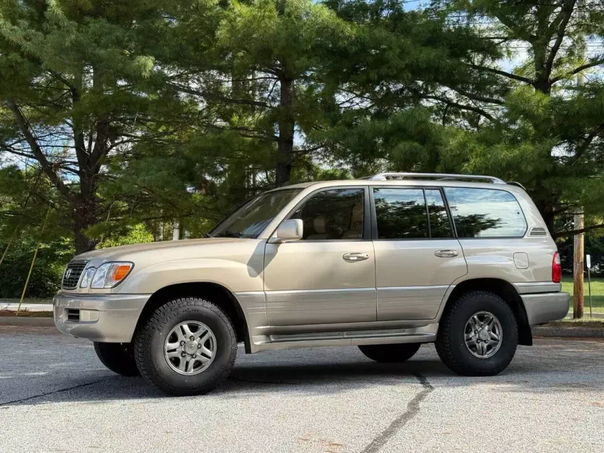 2001 Lexus LX 470 Base photo 1