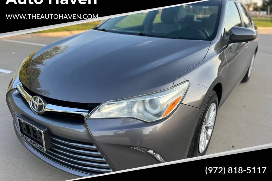 2015 Toyota Camry LE photo 1