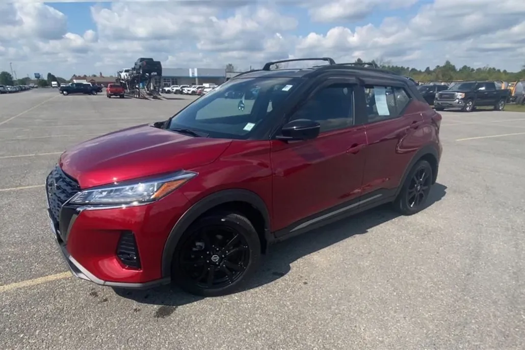 2021 Nissan Kicks SR photo 1