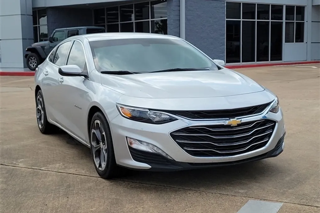 2022 Chevrolet Malibu photo 1