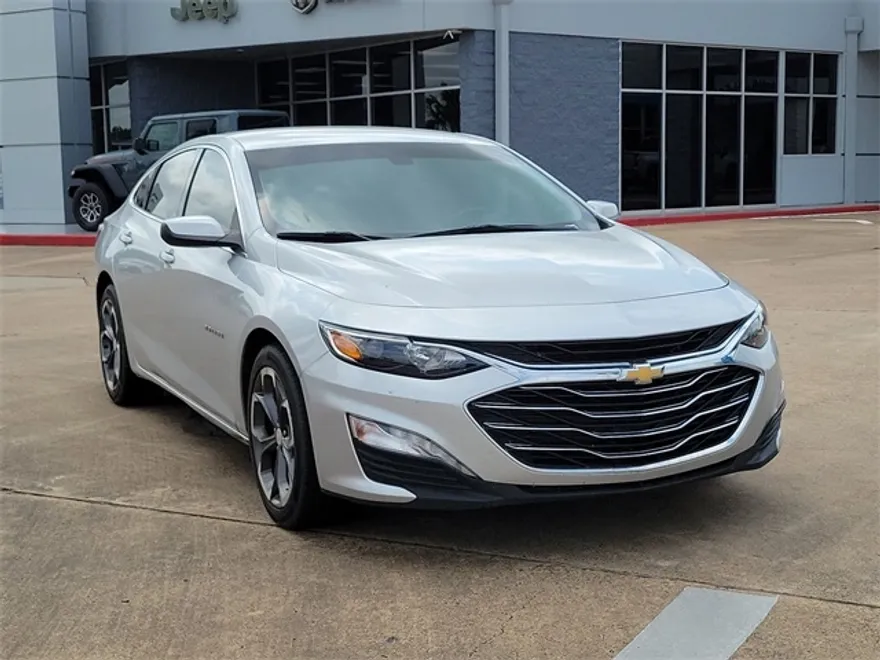 2022 Chevrolet Malibu photo 1