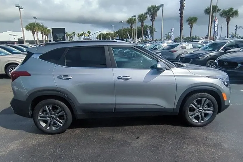 2023 Kia Seltos S photo 1