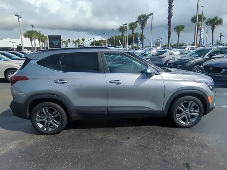 2023 Kia Seltos S photo 1