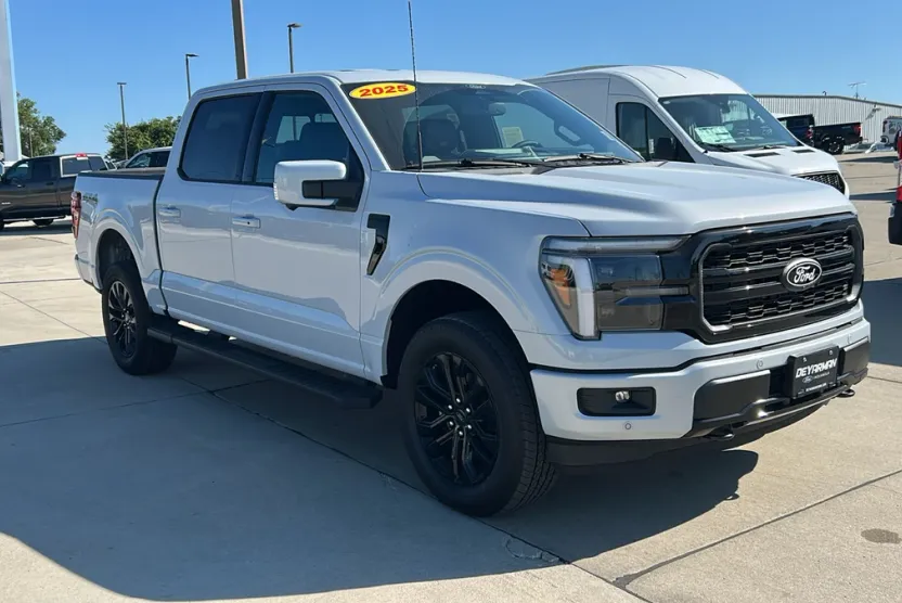 2025 Ford F-150 Platinum photo 1