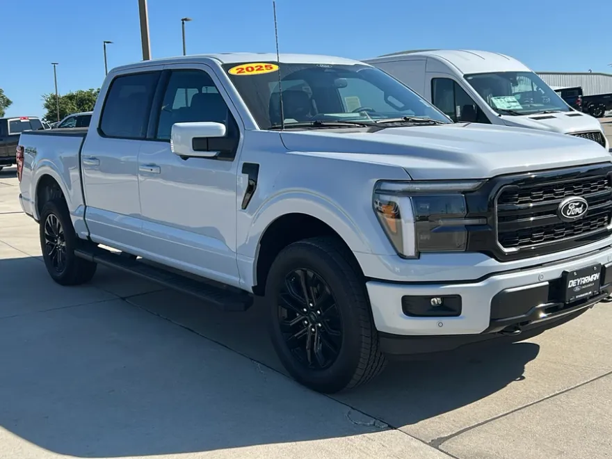 2025 Ford F-150 Platinum photo 1
