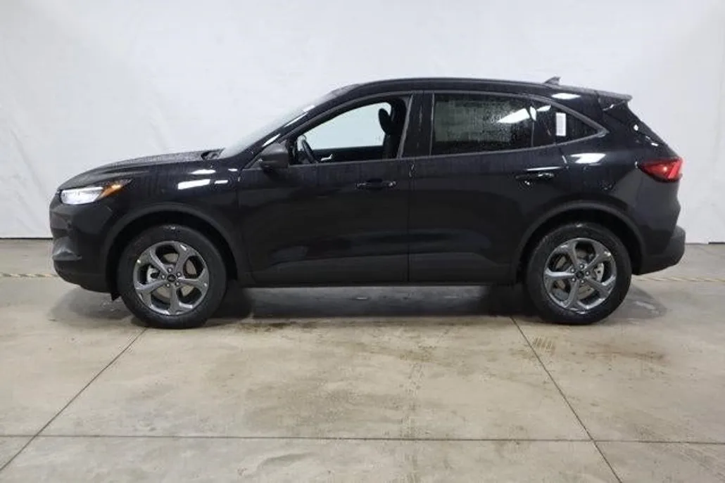 2025 Ford Escape ST-Line photo 1
