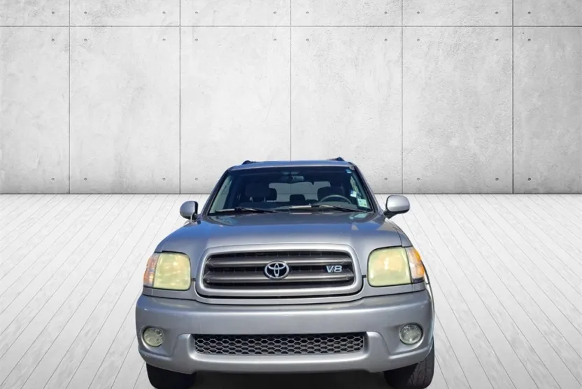 2004 Toyota Sequoia SR5 photo 1