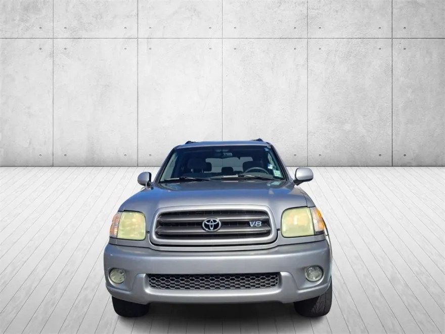 2004 Toyota Sequoia SR5 photo 1