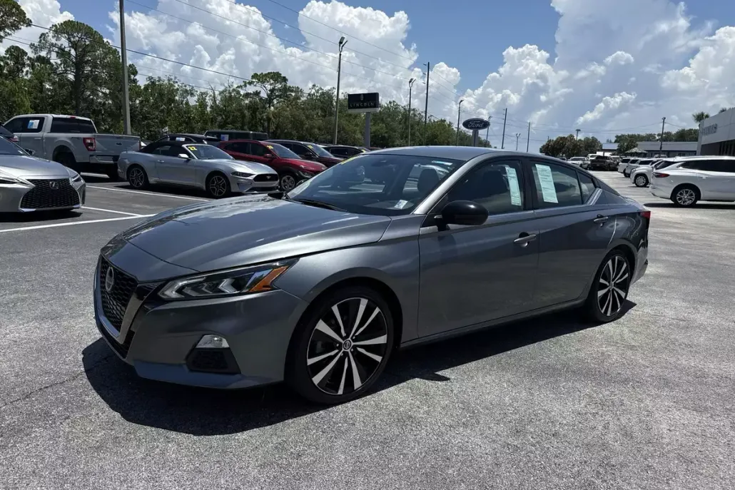 2021 Nissan Altima 2.5 SR photo 1