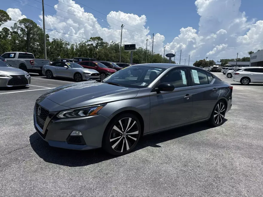2021 Nissan Altima 2.5 SR photo 1