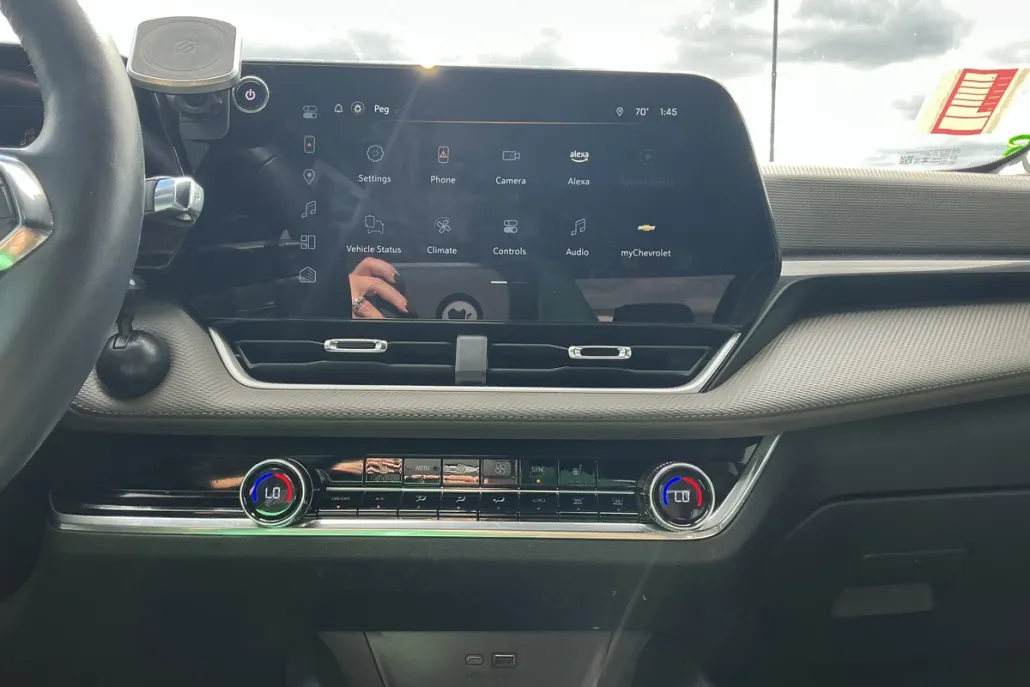 2025 Chevrolet Equinox LT photo 1