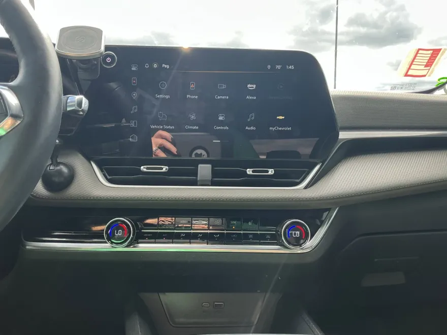 2025 Chevrolet Equinox LT photo 1