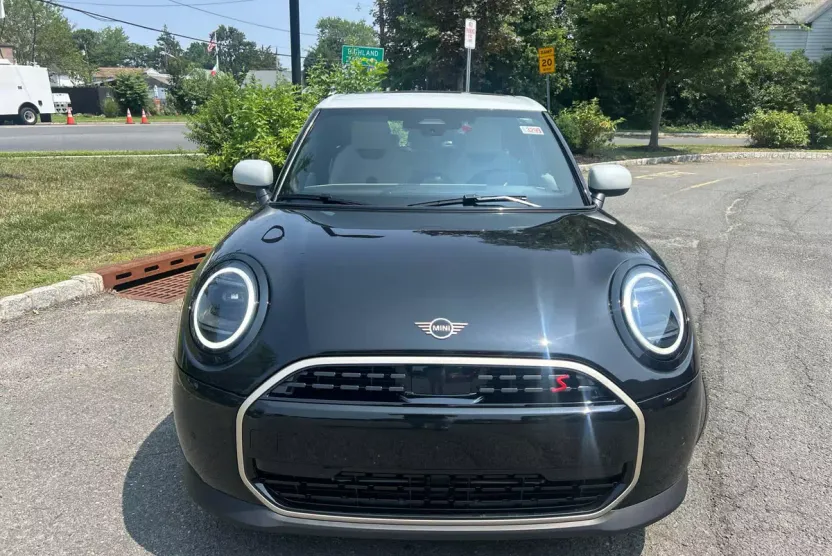 2025 Mini Cooper 4 Door Hardtop Signature photo 1