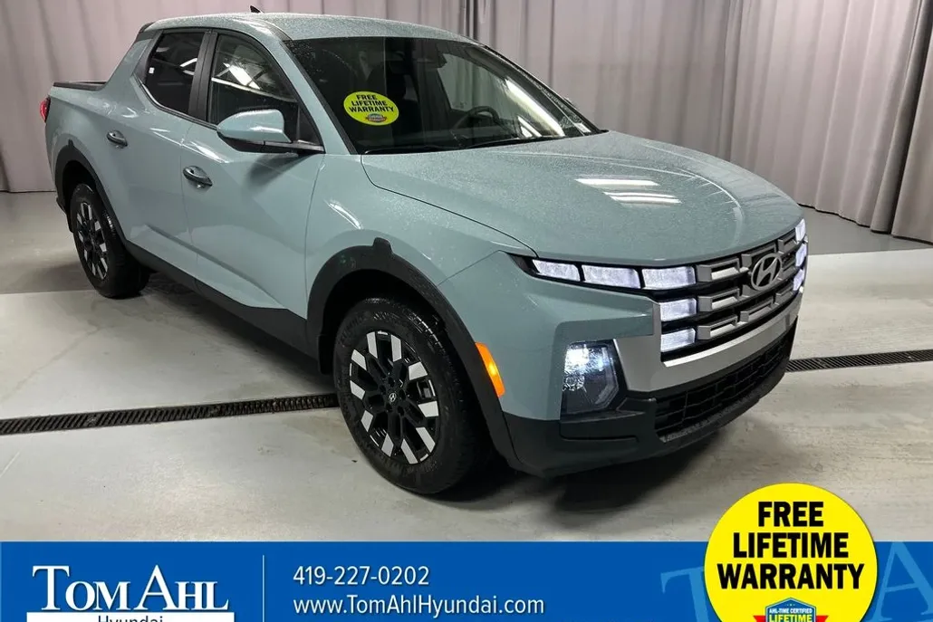2025 Hyundai Santa Cruz SE photo 1